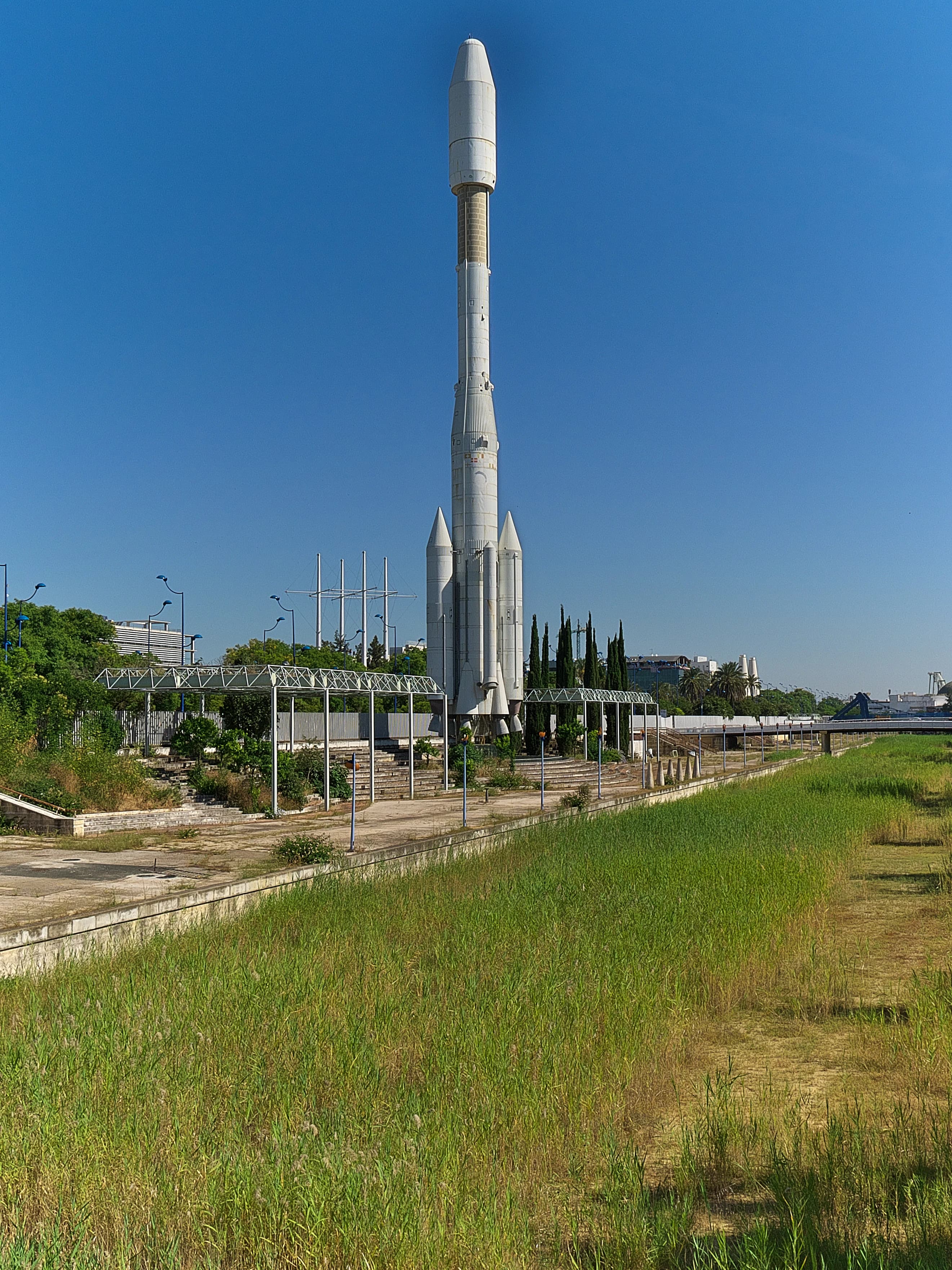 Imagen de Réplica del cohete Ariane 4 en Sevilla