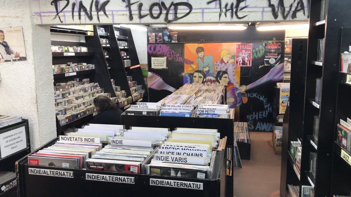 Revolver Records - El Templo del Rock en Tallers Barcelona
