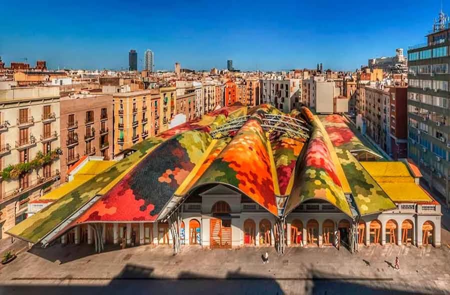 Mercat de Santa Caterina: el techo de cerámica más fotogénico del Born Barcelona