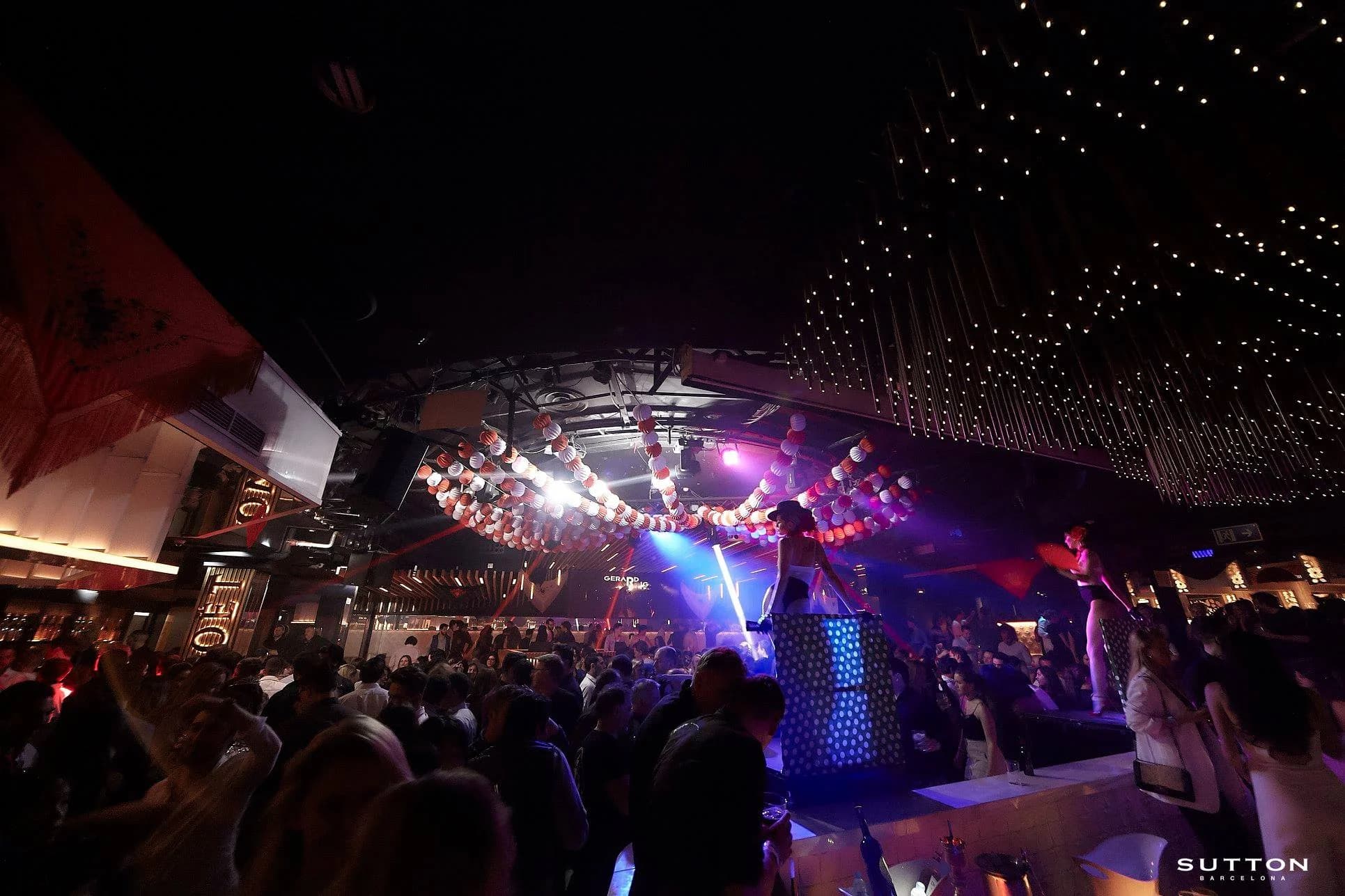 Sutton: elegancia y música comercial en la zona alta Barcelona