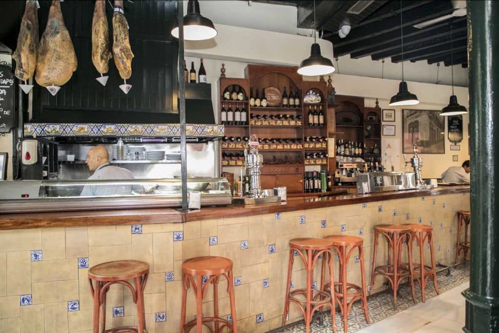 Interior de Taberna Coloniales