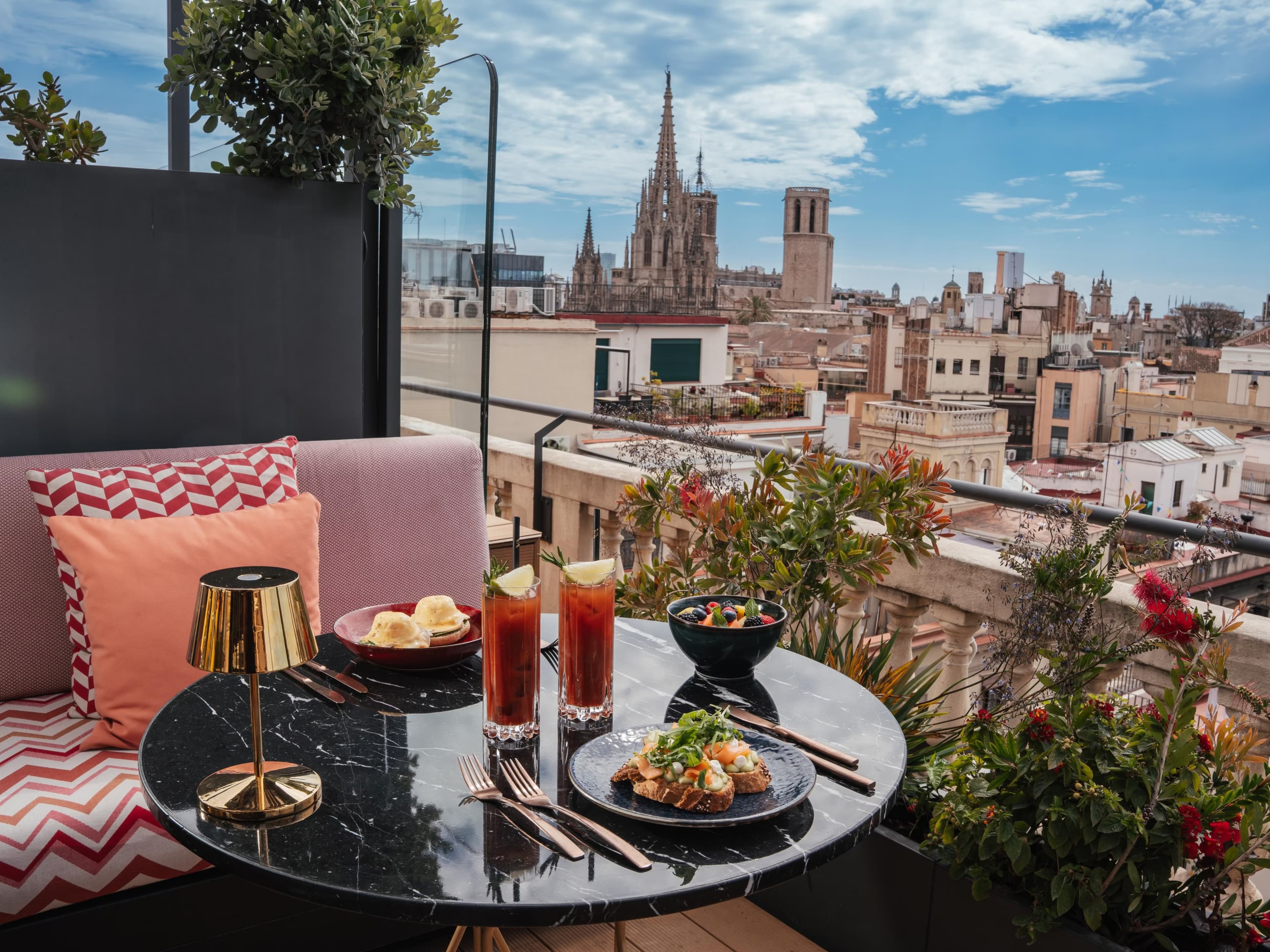Terraza de Vivi en Kimpton Vividora Hotel, barrio Gótico